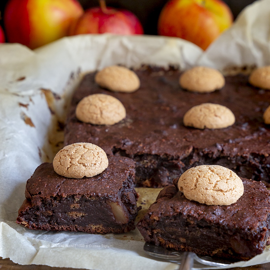 torta-facile-morbidissima-mele-amaretti-cioccolato-rum-dolce-veloce-meranda-colazione-contemporaneo-food