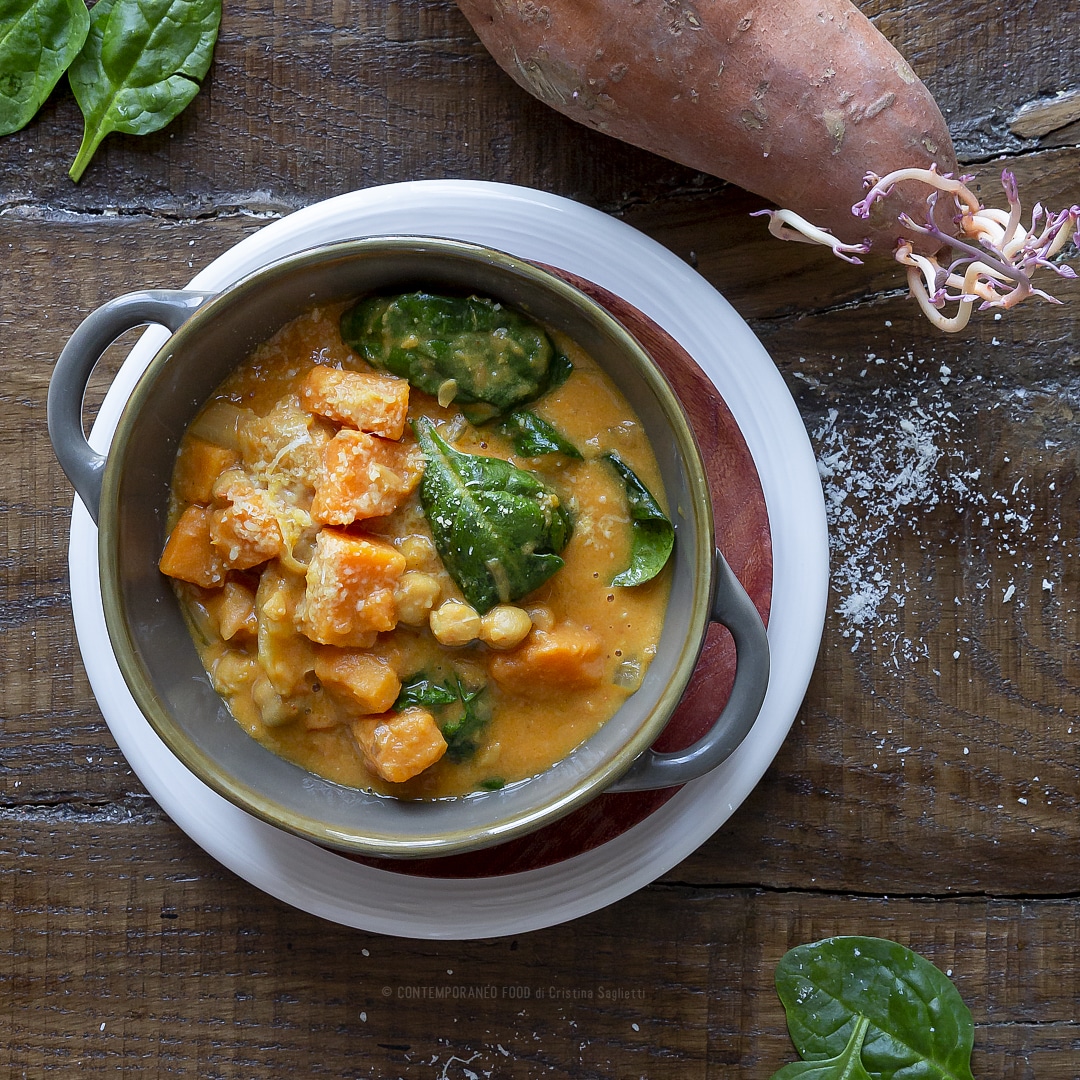 Immagine: Zuppa di patate dolci, ceci e spinacini al latte di cocco