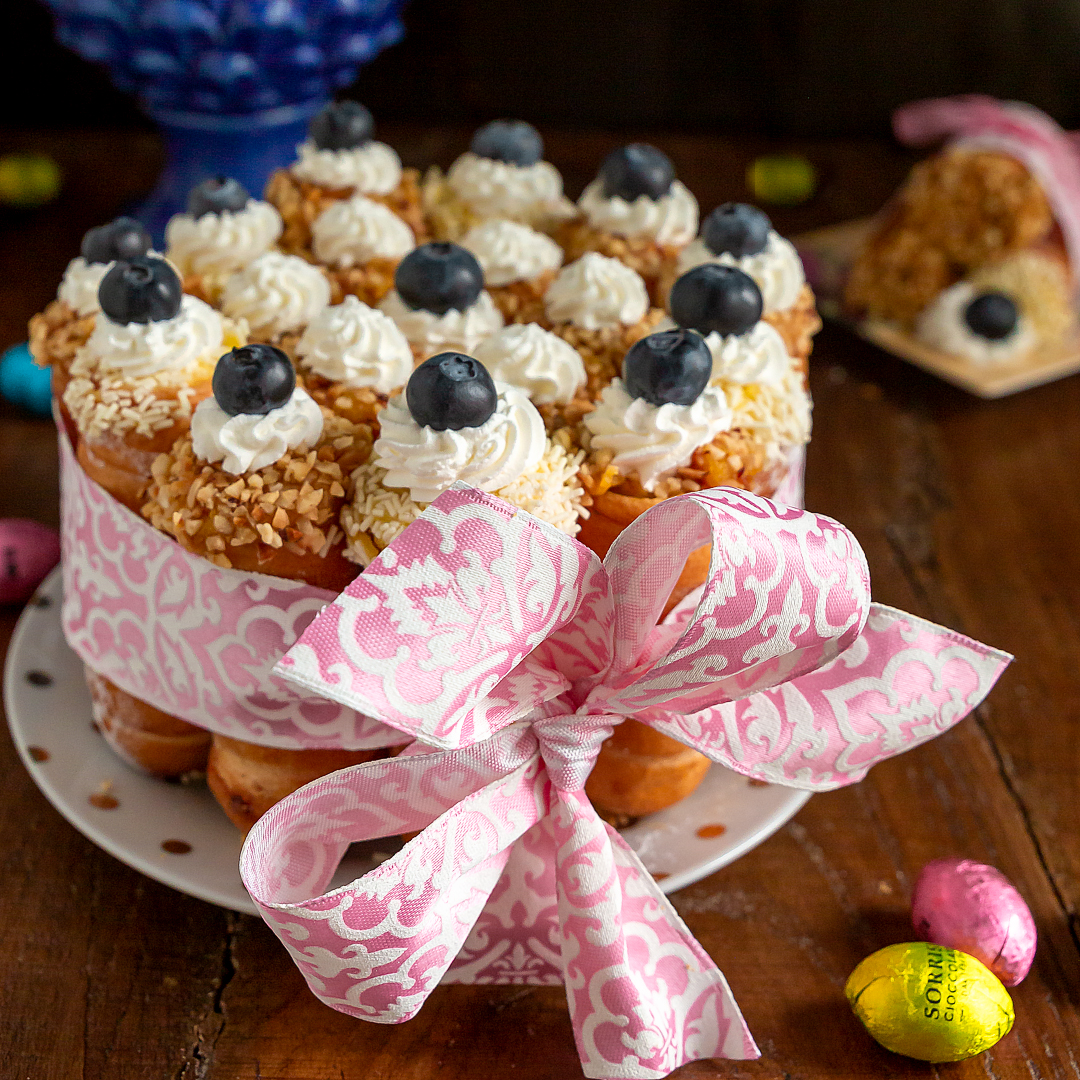 torta-di-cannoli-di-sfoglia-con-camy-cream-al-caramello-al-cioccolato-e-alla-vaniglia-dolce-facile-delle-feste-pasqua-pasquetta-contemporaneo-food
