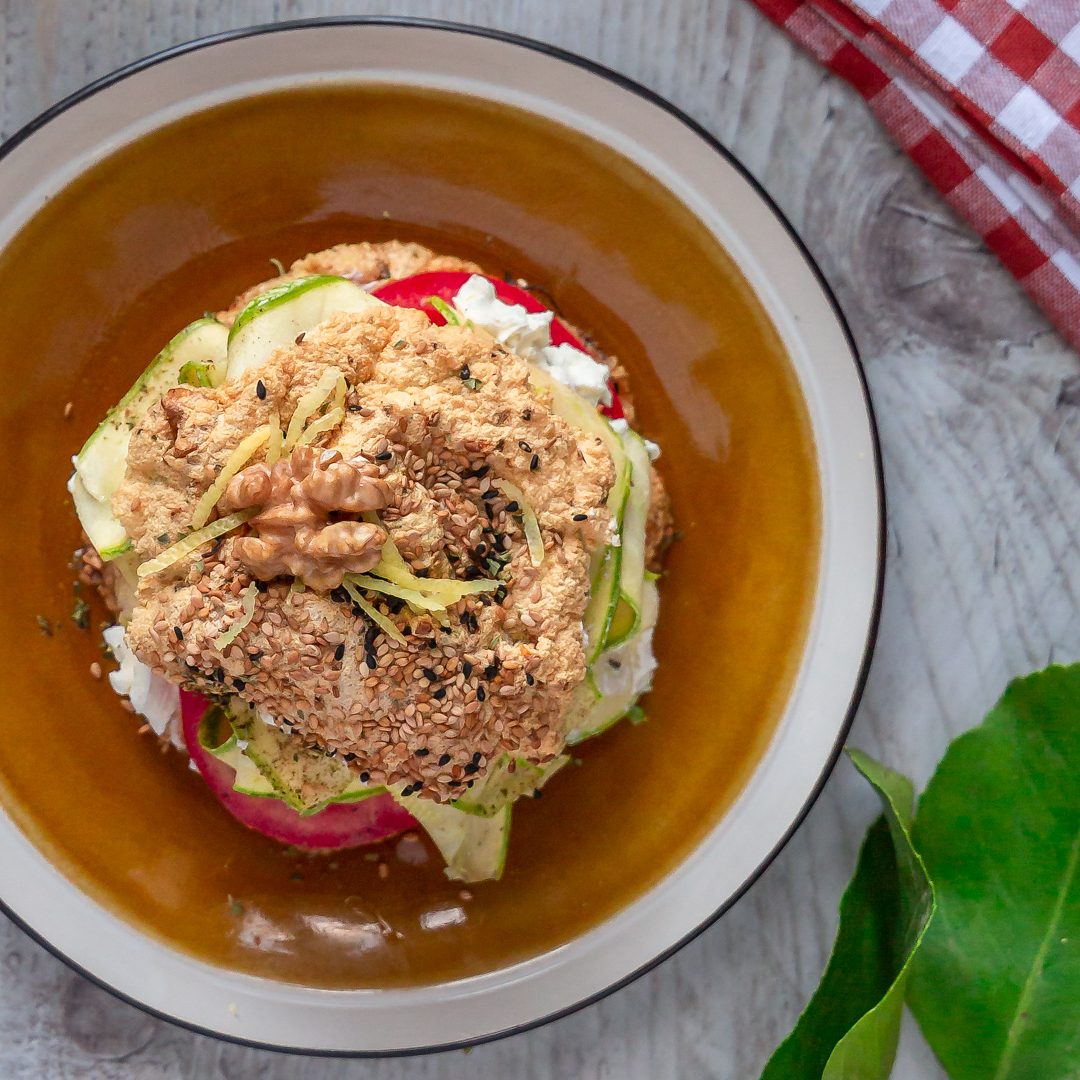 Immagine: Cloud bread panino vegetariano e fit con crudité e formaggio cremoso