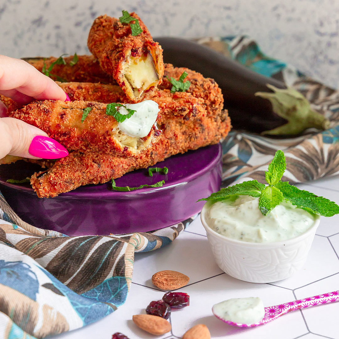 melanzane-croccanti-con-doppia-panatura-panko-mandorle-mirtilli-rossi-ricetta-facile-veloce-vegetariana-estiva-contemporaneo-food