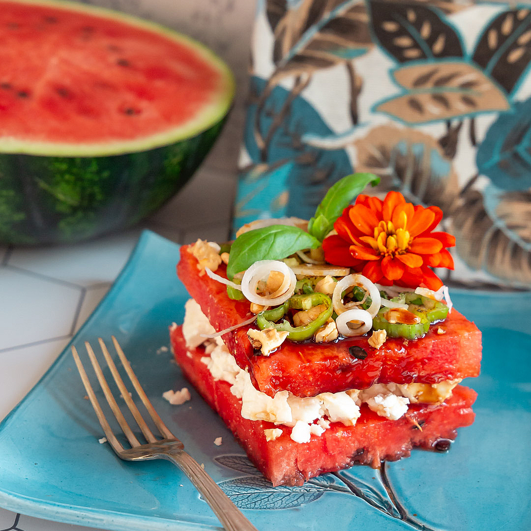 anguria-in-insalata-con-feta-ricetta-estiva-facile-veloce-vegetariana-contemporaneo-food