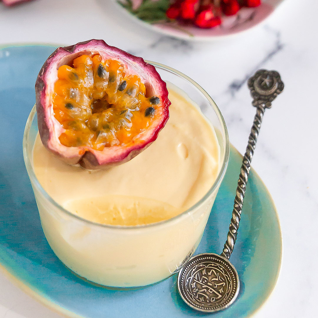 mousse-frutto-della-passione-dolce-al-cucchiaio-facile-veloce-estivo-contemporaneo-food