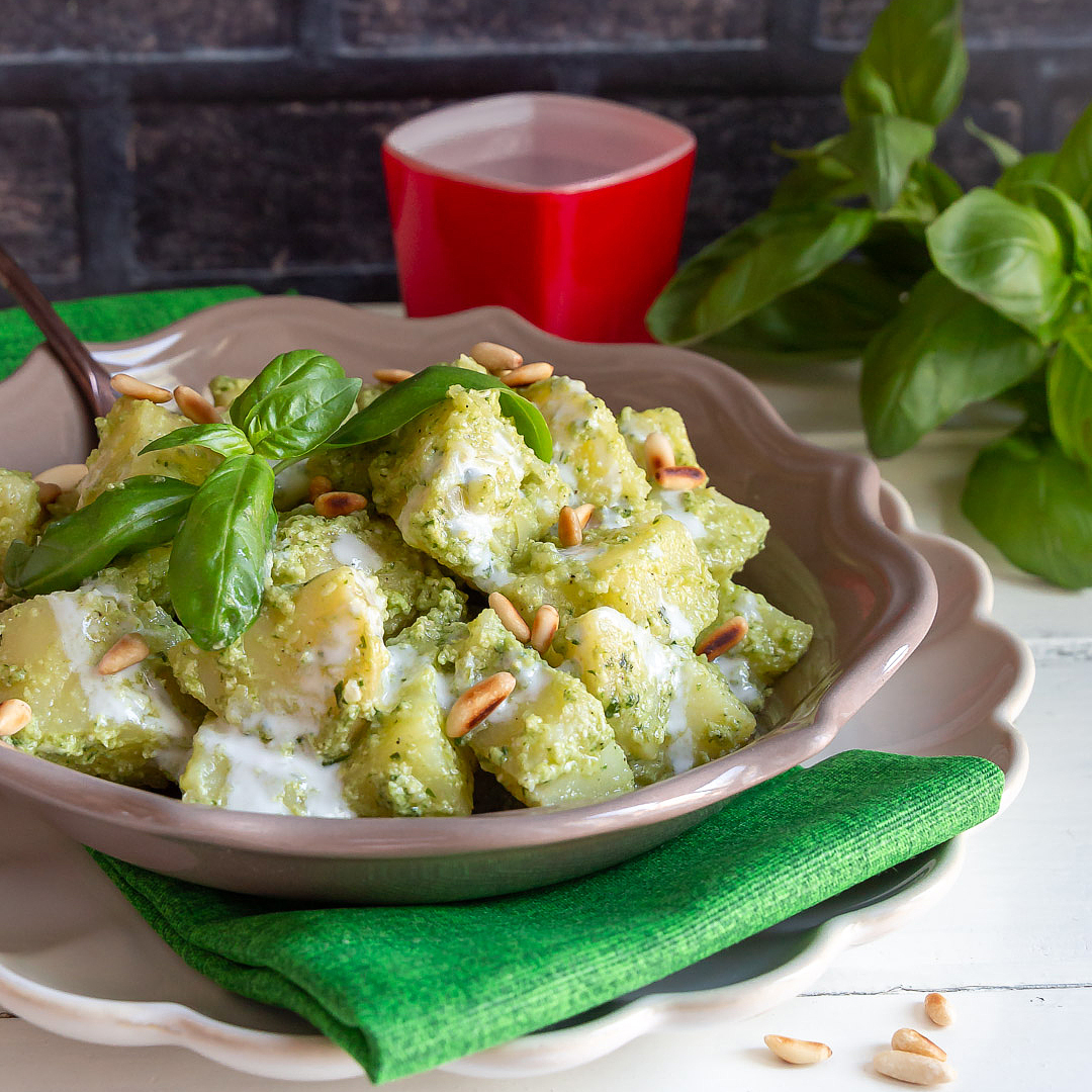 patate-in-insalata-con-pesto-leggero-kefir-piatto-unico-vegetariano-estivo-contemporaneo-food