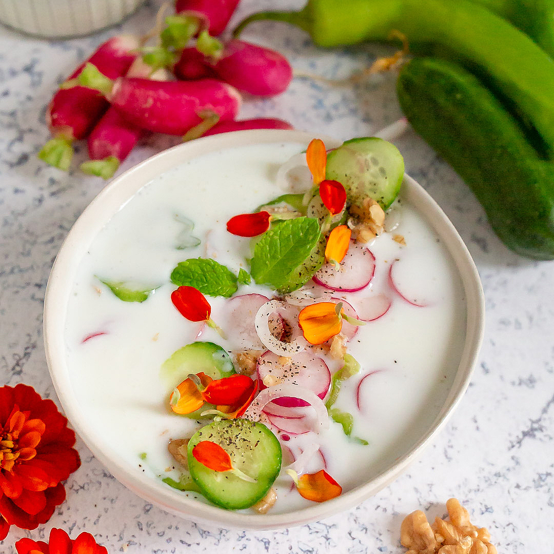 zuppa-fredda-al-kefir-ricetta-light-estiva-vegetariana-facile-veloce-contemporaneo-food