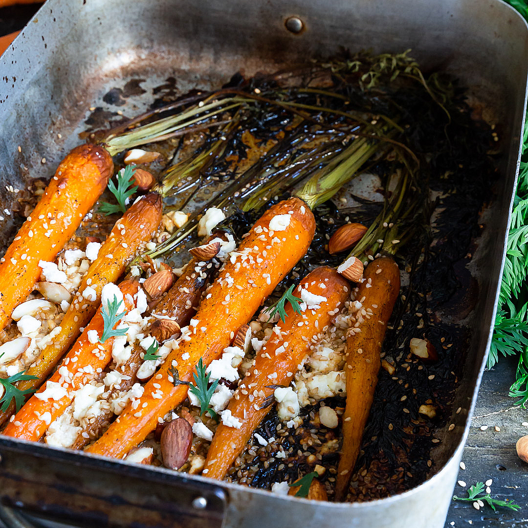carote-al-forno-con-feta-mandorle-contorno-facile-velocissimo-contemporaneo-food