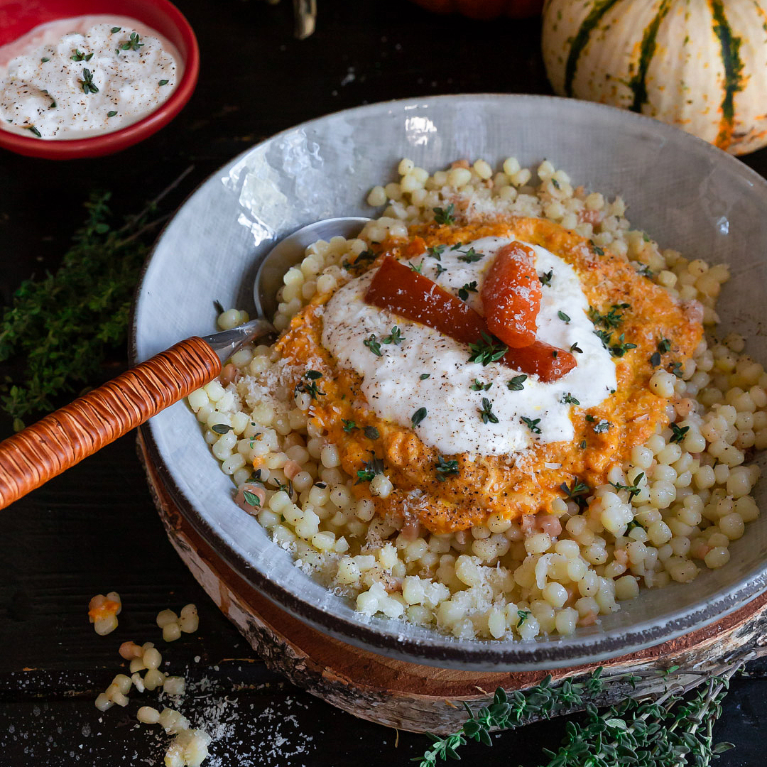 fregola-con-crema- zucca-stracciatella-1primo-vegetariano-facile-contemporaneo-food