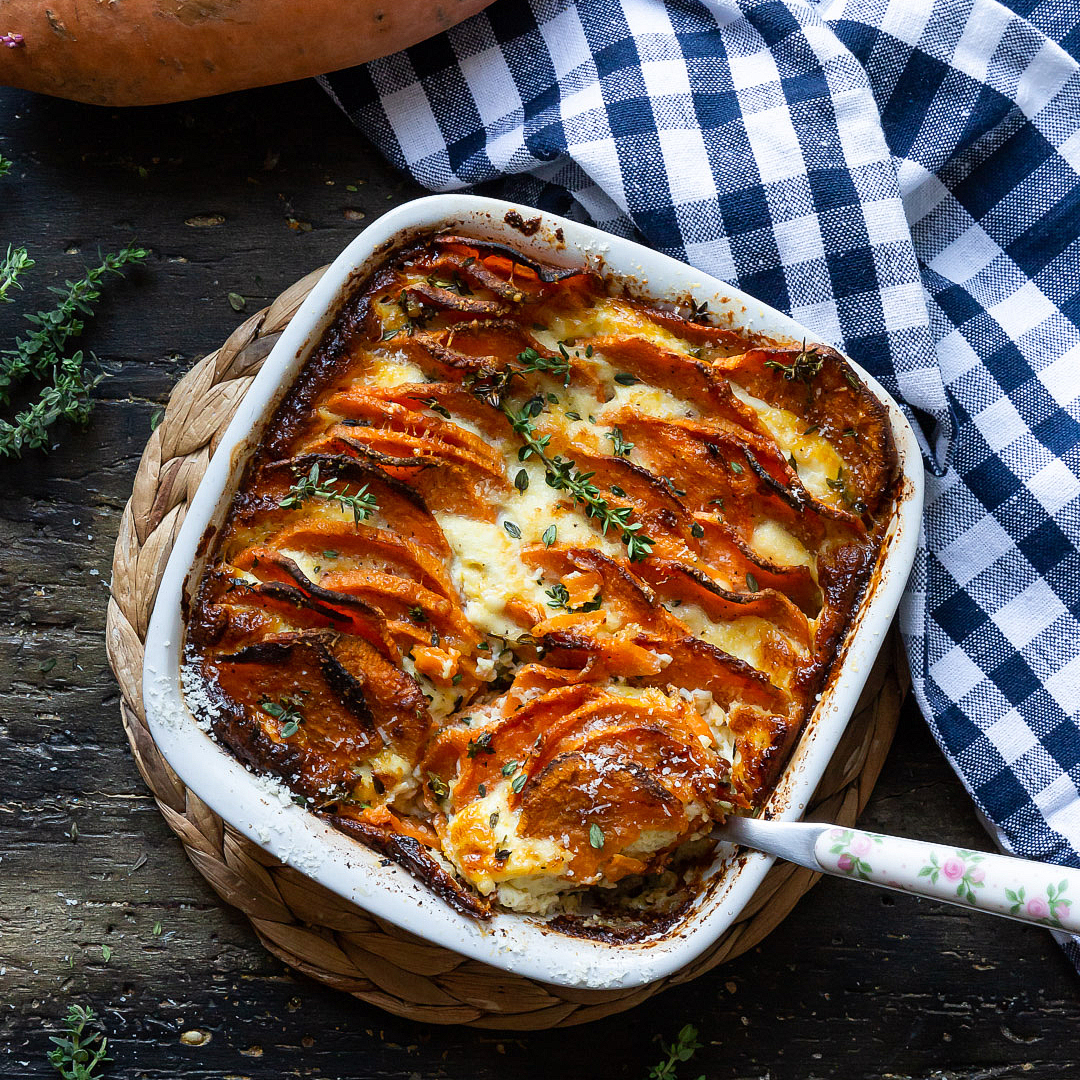 Immagine: Gratin di patate dolci, parmigiano, noci e timo