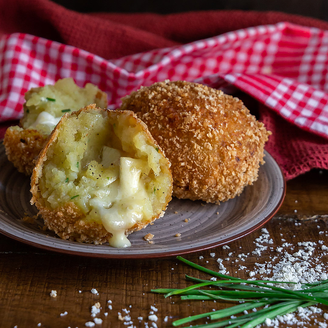 patate-cremose-ripiene-formaggio-con-panko-secondo-vegetariano-facile-contemporaneo-food