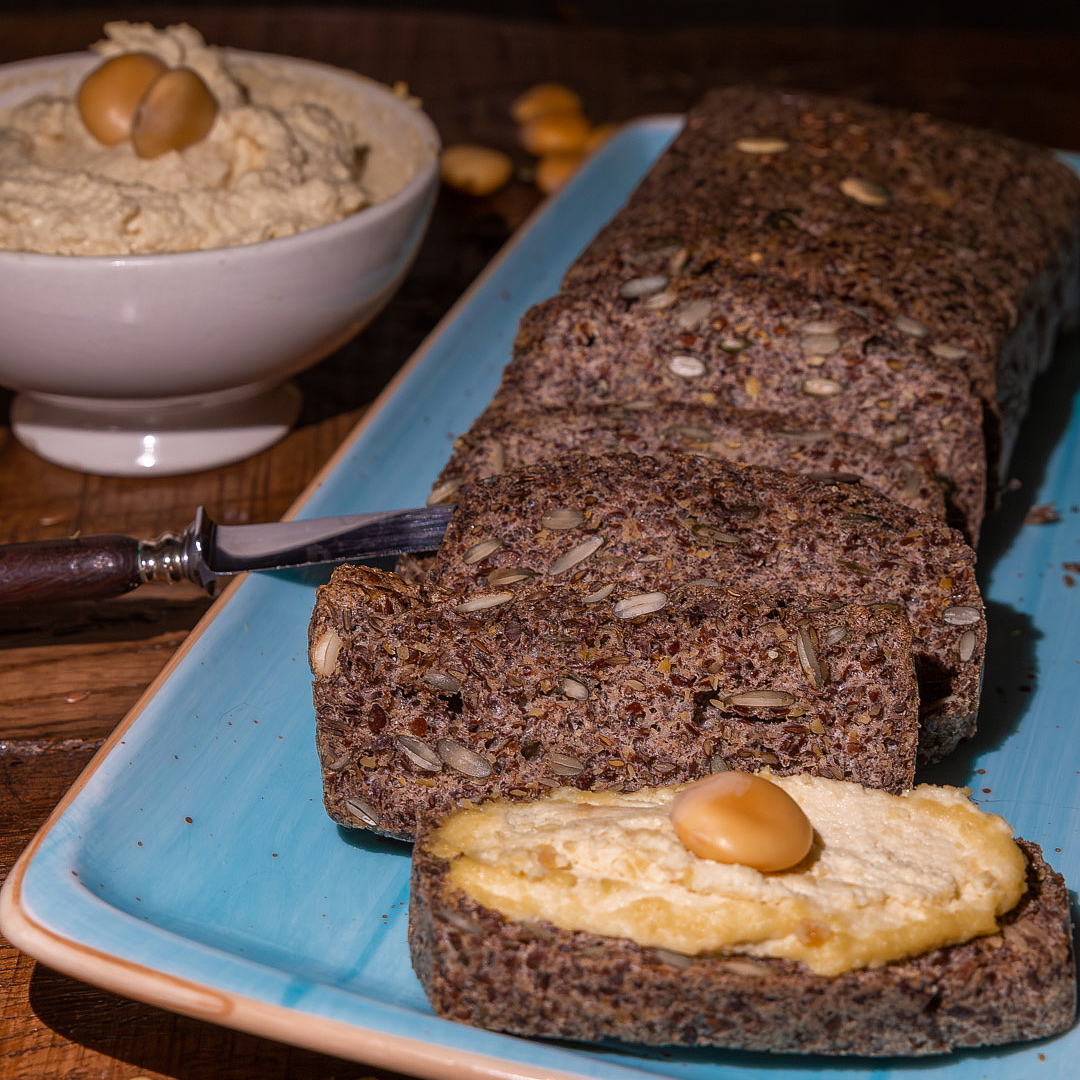 pane-solo-albumi-semi-di-lino-maionese-ai-lupini-senza-glutine-proteica-contemporaneo-food