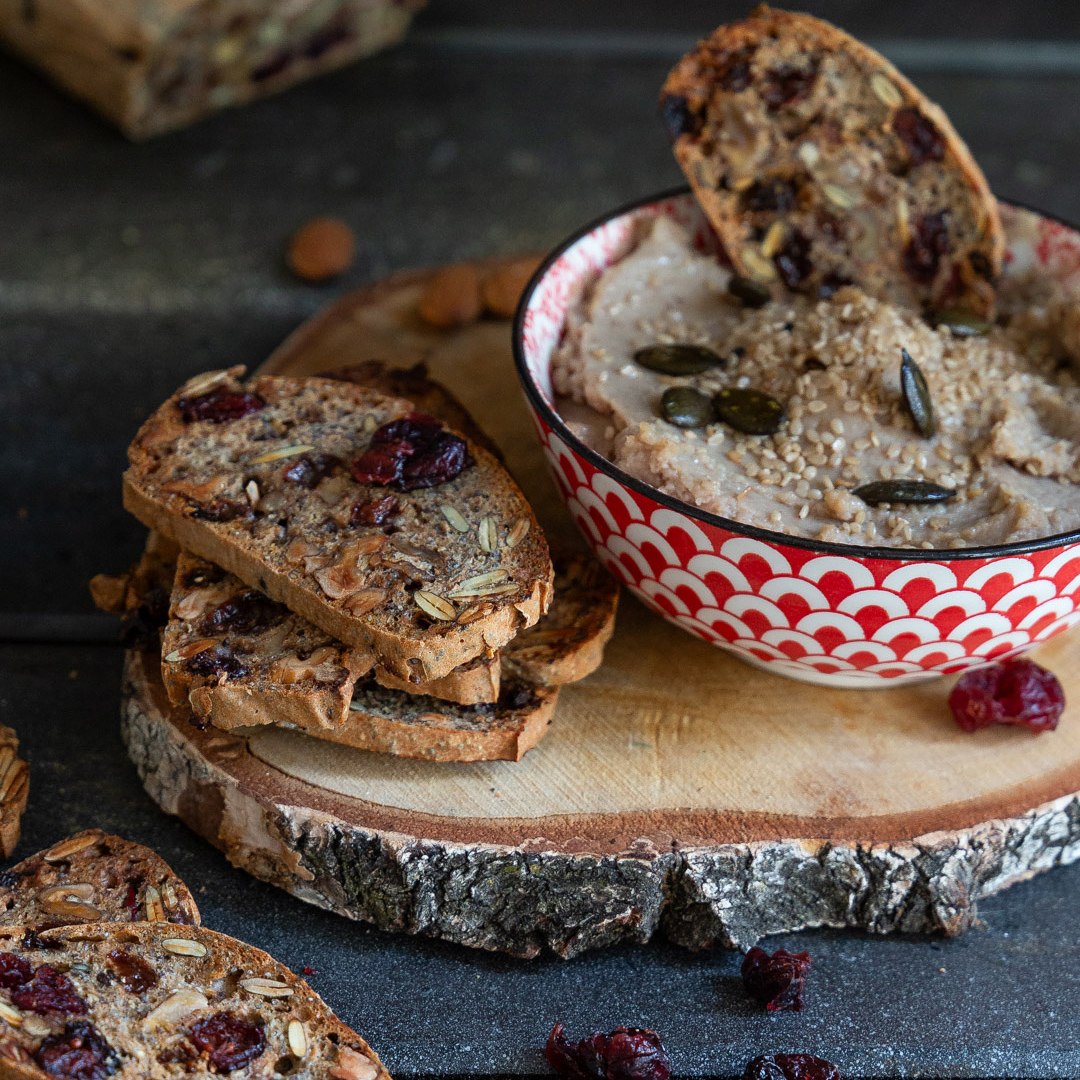 crema-salata-di-castagne-crackers-semi-mandorle-frutti-rossi-ricette-facili-veloci-brunch-contemporaneo-food