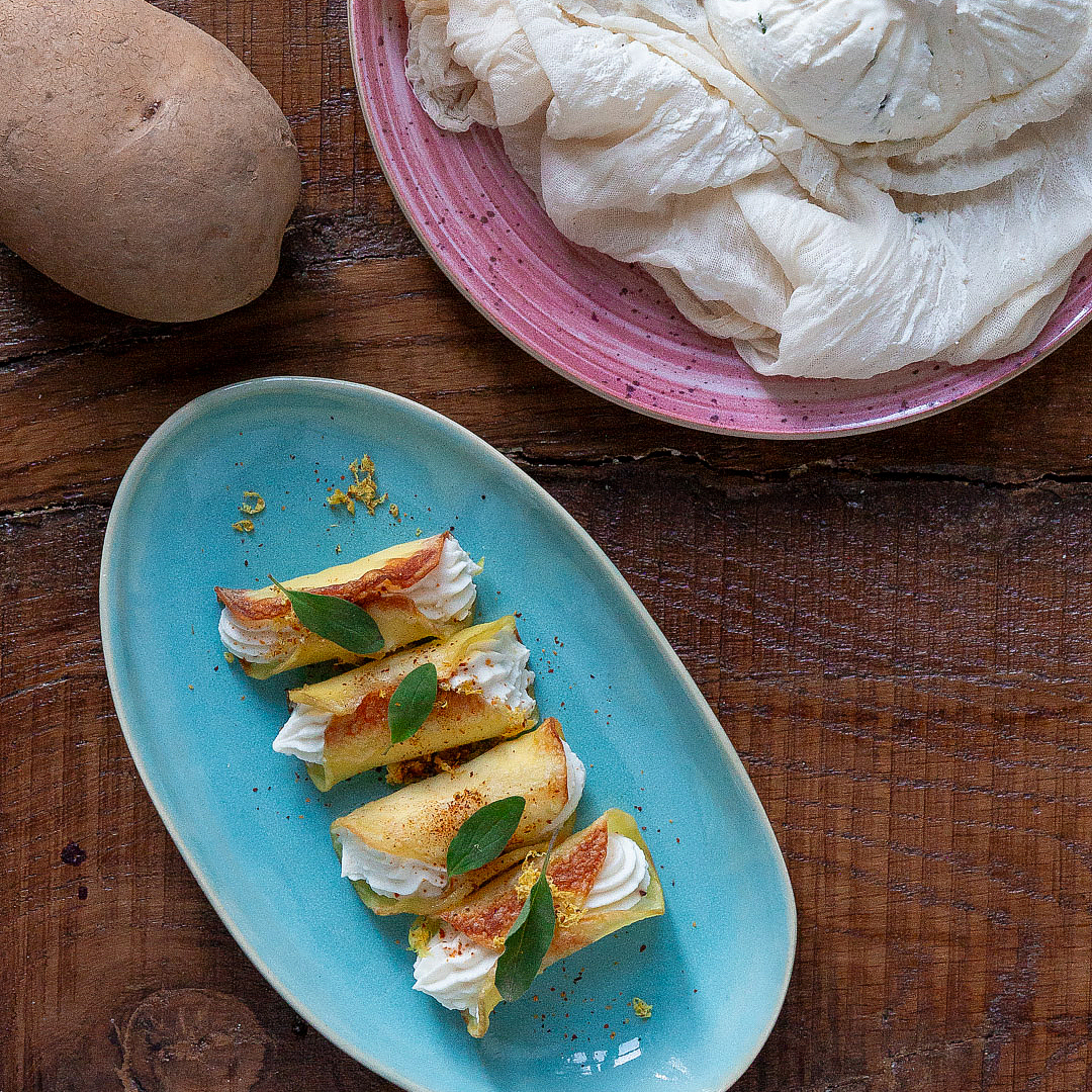 Immagine: Cannoli croccanti di patata con labneh senza lattosio