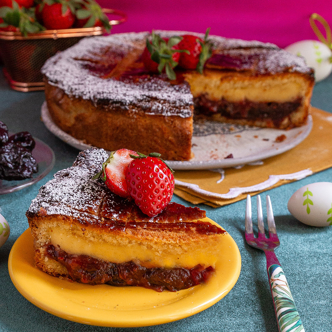 torta-morbidissima-con-frolla-fragole-prugne-crema-pasticcera-dolce-facile-pasqua-pasquetta-fragole-crema-pasticcera-contemporaneo-food