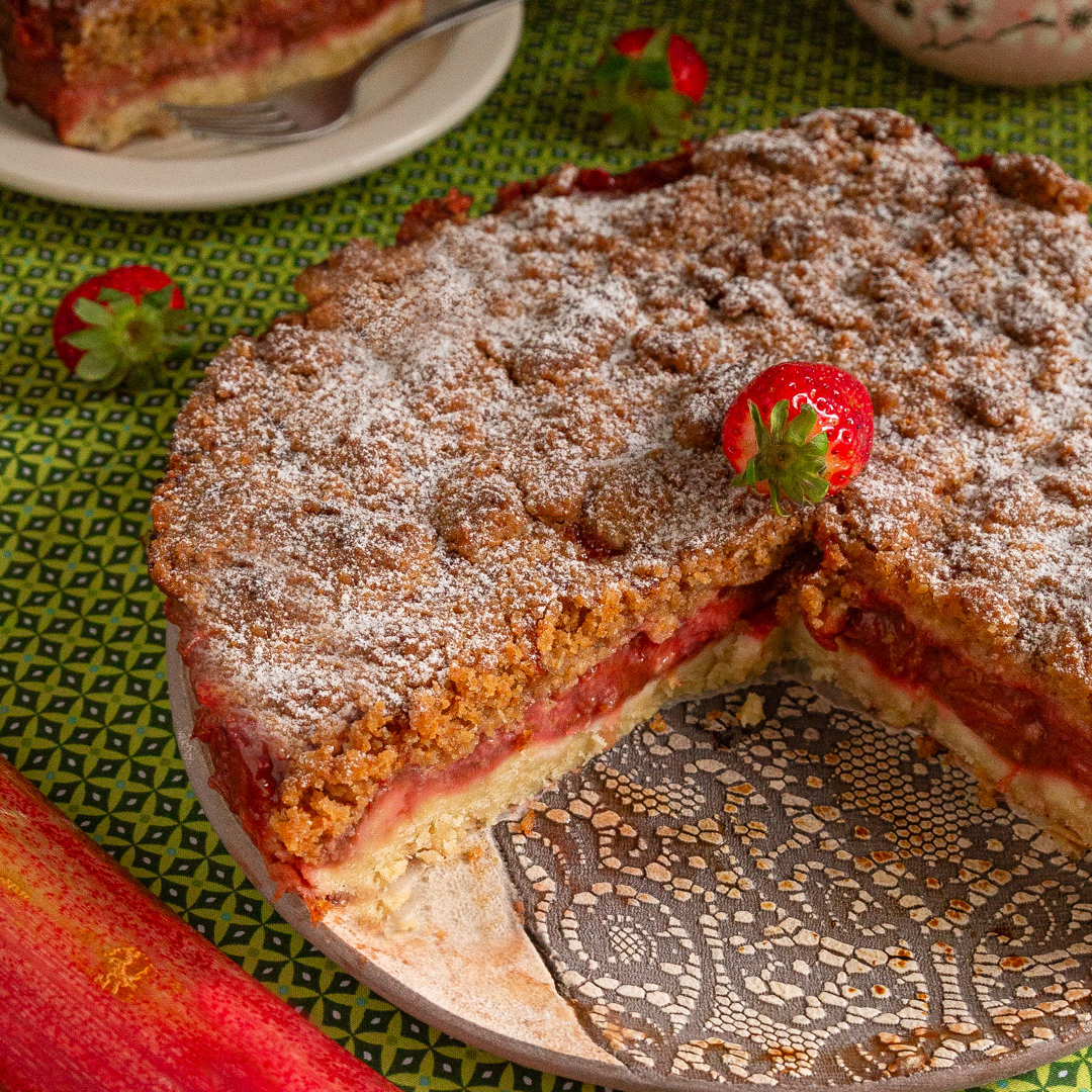 torta-fragole-rabarbaro-crumble-cocco-dolce-facile-alla-frutta-contemporaneo-food