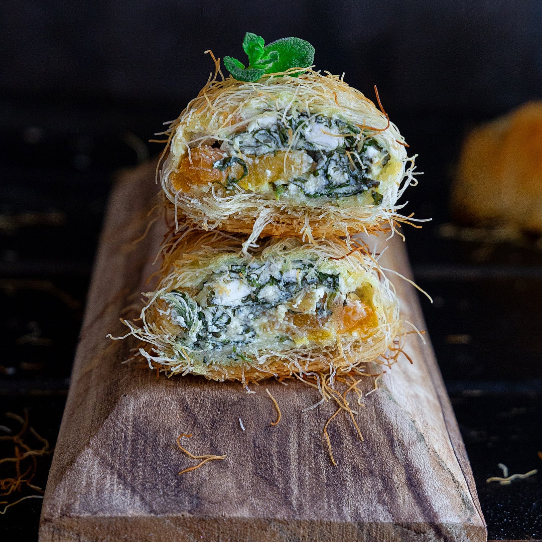 Immagine: Fagottini di pasta kataifi con ricotta, spinaci e albicocche secche