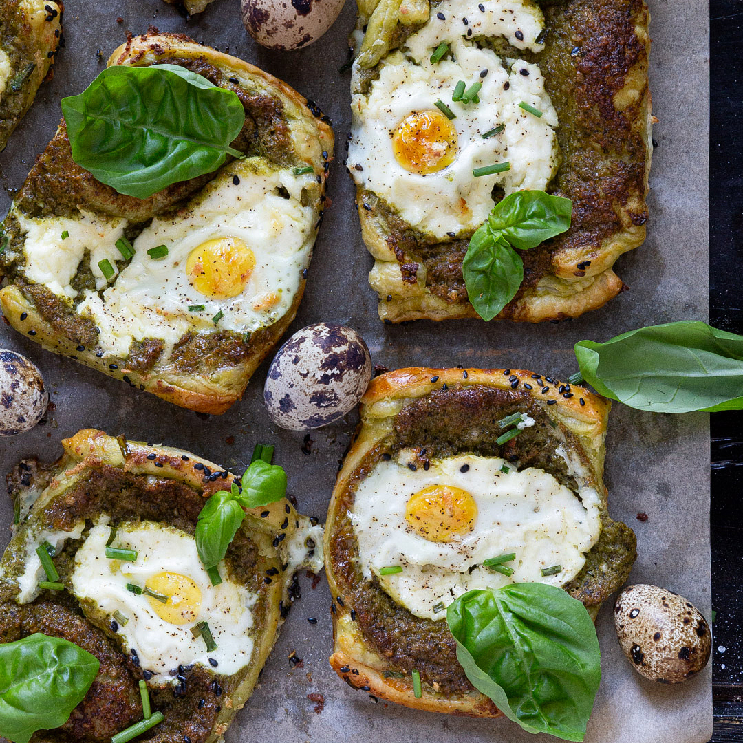 Immagine: Sfoglie salate facili pesto, uova di quaglia e mascarpone