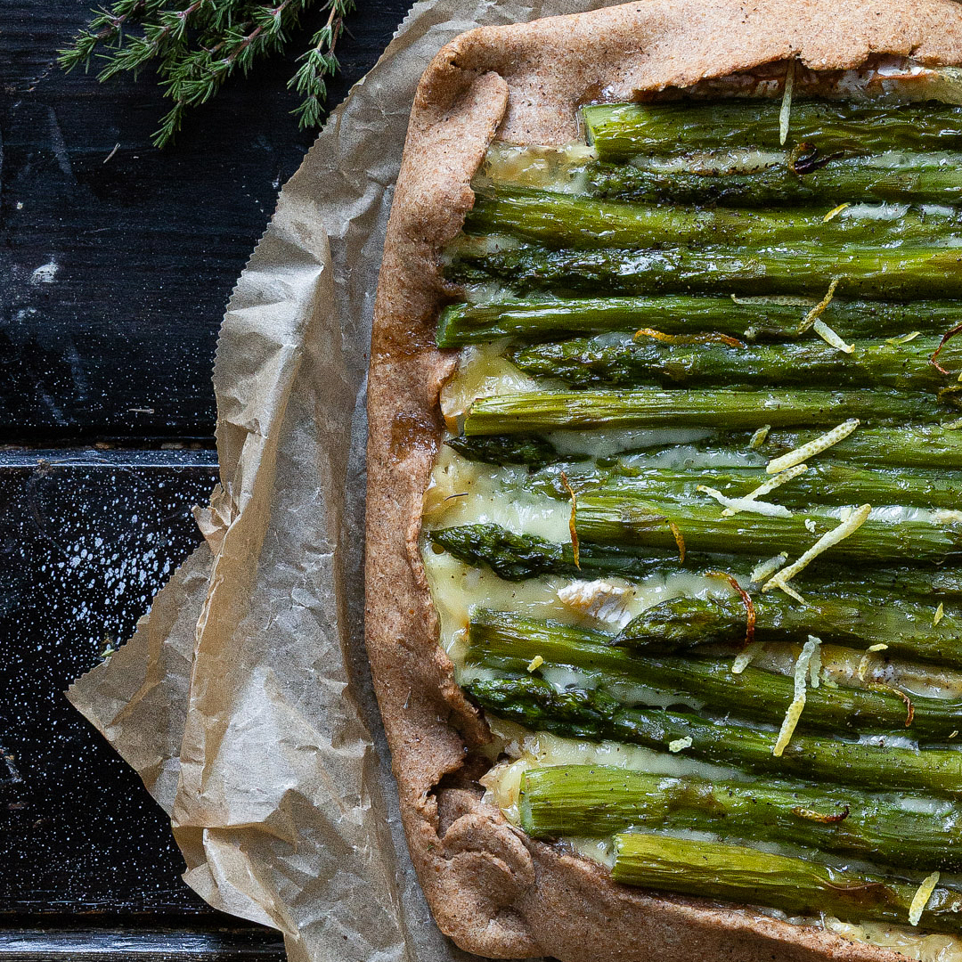 Immagine: Torta salata rustica asparagi e fontina