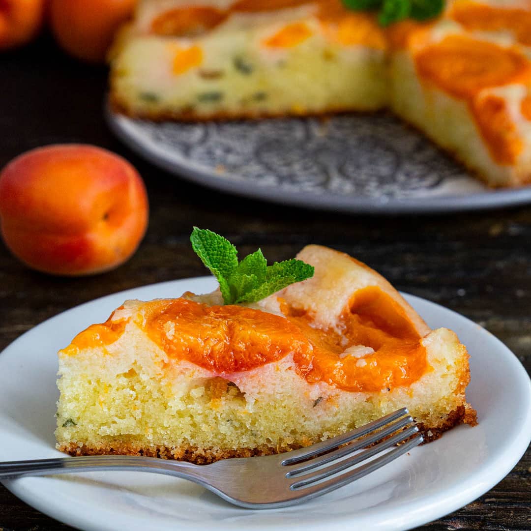 torta-albicocche-rovesciata-umidissima-dolce-alla-frutta-facile-contemporaneo-food