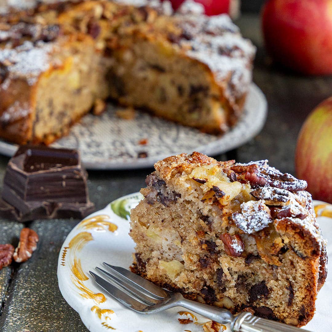 torta-mele-ricca-farina-integrale-cioccolato-noci-dolce-facile-contemporaneo-food