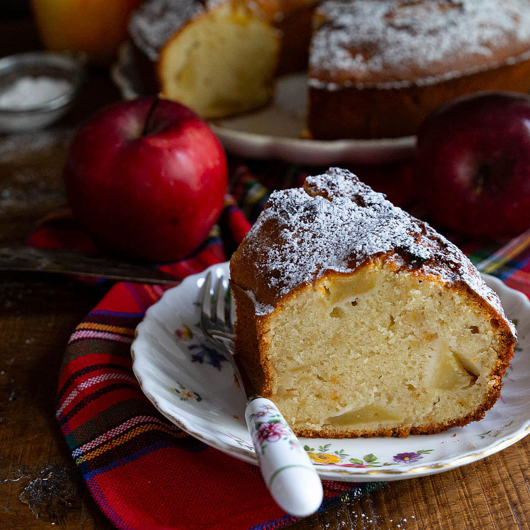 torta-sofficissima-alle-mele-ciambella-colazione-merenda-contemporaneo-food