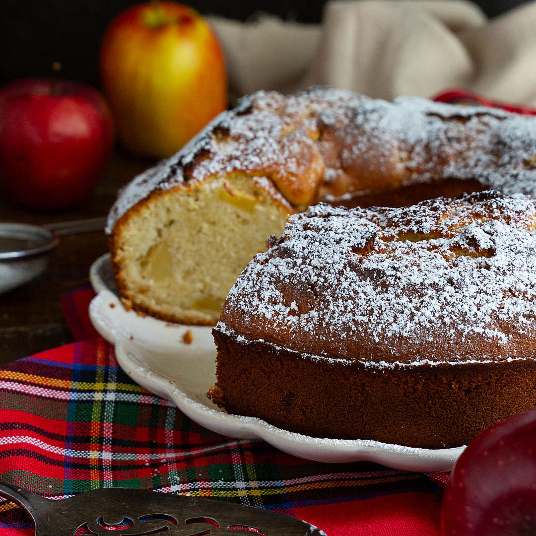 Immagine: Ciambella sofficissima alle mele: il profumo che sa di casa